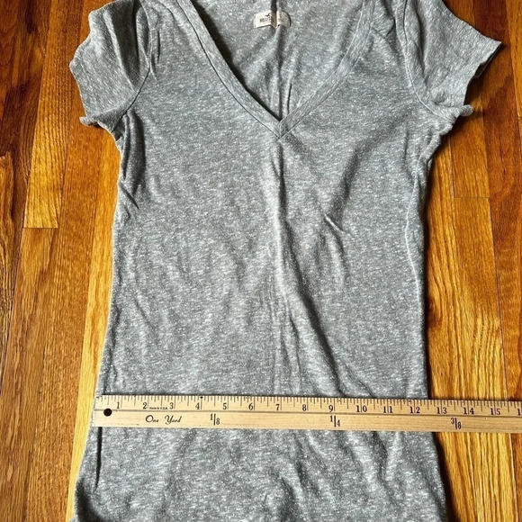 Hollister grey V-Neck - Picture 3 of 4